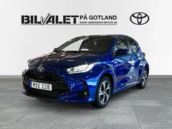 Mörkblå Ny 2025 Toyota Yaris Hybrid Halvkombi | 298 800 kr (Lite dyr)