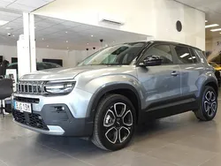 Grå (grå metallic) Begagnad 2023 Jeep Avenger EV Summit SUV | 399 900 kr