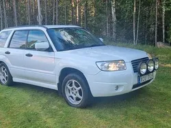 Vit Begagnad 2006 Subaru Forester SUV | 20 000 kr (Marknadspris)