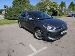 Grå Begagnad 2017 Kia Rio Halvkombi | 120 000 kr (Marknadspris)