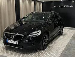 Svart Begagnad 2017 Volvo V40 CC Momentum Kombi | 169 900 kr (Marknadspris)