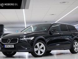 Svart Begagnad 2021 Volvo V60 CC Momentum Kombi | 289 900 kr (Marknadspris)