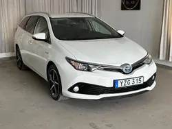 Vit Begagnad 2017 Toyota Auris Touring Sports Kombi | 164 900 kr (Marknadspris)