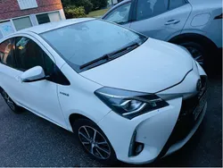 Grå Begagnad 2019 Toyota Yaris Hybrid Edition Halvkombi | 110 000 kr