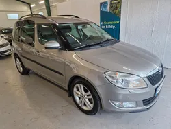 Ljusbrun (brun) Begagnad 2013 Skoda Roomster Kombi | 69 900 kr (Marknadspris)