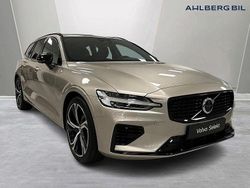 Ljusgrå Begagnad 2024 Volvo V60 Plus Kombi | 479 500 kr (Dyr)