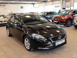 Svart Begagnad 2014 Volvo V40 Kinetic Kombi | 124 900 kr (Marknadspris)