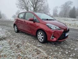 3t3 tokyo red pärlemo lack Begagnad 2018 Toyota Yaris Hybrid Halvkombi | 143 500 kr (Bra pris)