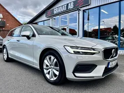 Vit (beige met) Begagnad 2019 Volvo V60 Momentum Kombi | 219 900 kr (Marknadspris)