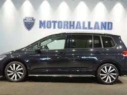 Svart Begagnad 2021 VW Touran R-line Minibuss | 259 900 kr (Bra pris)