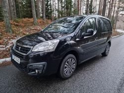 Svart Begagnad 2015 Peugeot Partner Van | 59 900 kr (Marknadspris)
