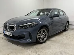 Mörkgrå Begagnad 2022 BMW 120 M Sport Halvkombi | 299 900 kr (Bra pris)