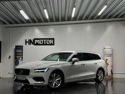Vit Begagnad 2019 Volvo V60 Momentum Kombi | 249 900 kr (Marknadspris)