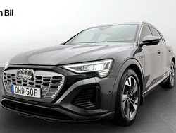 Grå Begagnad 2023 Audi Q8 e-tron S-Line SUV | 649 000 kr (Marknadspris)