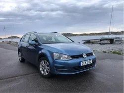 Blå Begagnad 2015 VW Golf VII Kombi | 72 000 kr (Marknadspris)