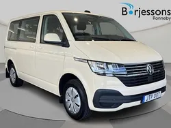 Ljusgul (gul) Begagnad 2022 VW Caravelle Comfortline Minibuss | 459 000 kr (Superpris)