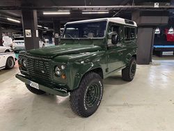 Grön Begagnad 2001 Land Rover Defender Kombi | 395 000 kr (Dyr)