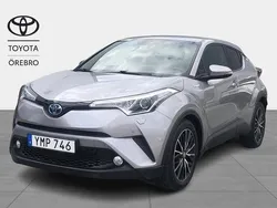 Mörkgrå Begagnad 2017 Toyota C-HR Executive SUV | 186 900 kr (Marknadspris)