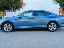 Blå Begagnad 2017 VW Passat GTE Sedan | 205 000 kr (Marknadspris)