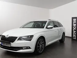 Vit Begagnad 2018 Skoda Superb Kombi | 229 800 kr (Marknadspris)