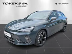 Blå (fiord blue) Ny 2025 Cupra Leon Kombi | 411 500 kr (Lite dyr)