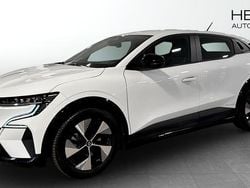 Glaciär vit Begagnad 2022 Renault Mégane Equilibre Halvkombi | 249 900 kr (Marknadspris)