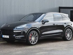 Svart Begagnad 2014 Porsche Cayenne Turbo Sport SUV | 399 900 kr (Marknadspris)