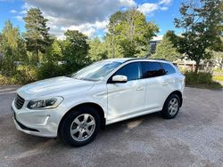 Vit Begagnad 2014 Volvo XC60 Momentum SUV | 155 000 kr (Marknadspris)