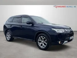 Blå Begagnad 2015 Mitsubishi Outlander SUV | 144 900 kr (Marknadspris)