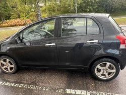 Svart Begagnad 2010 Toyota Yaris Halvkombi | 23 000 kr (Bra pris)