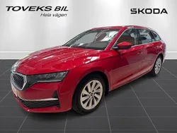 Röd (velvet red metallic) Ny 2025 Skoda Octavia Selection Kombi | 374 900 kr (Marknadspris)
