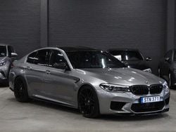 Grå (grå metallic) Begagnad 2018 BMW M5 Sedan | 699 000 kr (Marknadspris)