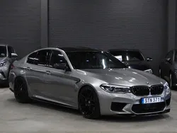Grå (grå metallic) Begagnad 2018 BMW M5 Sedan | 699 000 kr (Marknadspris)