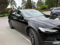 Svart Begagnad 2023 Volvo V90 CC Core Kombi | 279 000 kr