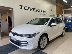 Vit (pure white) Ny 2025 VW Golf VIII Life Kombi | 302 900 kr (Bra pris)