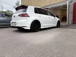 Vit Begagnad 2015 VW Golf VII R Halvkombi | 220 000 kr (Marknadspris)