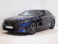 Blå Begagnad 2023 BMW 550e M Sport Sedan | 889 900 kr (Lite dyr)