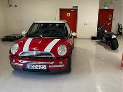Röd Begagnad 2003 Mini Cooper Halvkombi | 31 000 kr (Marknadspris)