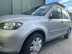 Silver Begagnad 2003 Mazda 2 Halvkombi | 38 000 kr