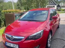 Röd Begagnad 2010 Opel Astra Enjoy Halvkombi | 25 000 kr (Superpris)