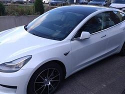 Vit Begagnad 2019 Tesla Model 3 Standard Range Plus Sedan | 175 000 kr (Marknadspris)