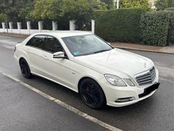 Vit Begagnad 2012 Mercedes E200 Classic Sedan | 85 000 kr (Bra pris)