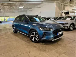 Blå Begagnad 2023 Ford Focus Business Edition Halvkombi | 238 000 kr (Marknadspris)