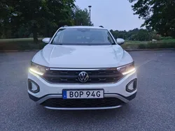 Vit Begagnad 2022 VW T-Roc SUV | 260 000 kr (Marknadspris)