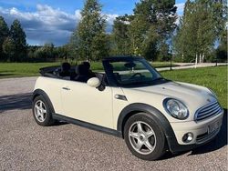 Vit Begagnad 2010 Mini Cooper Cabriolet Cab | 82 000 kr (Marknadspris)