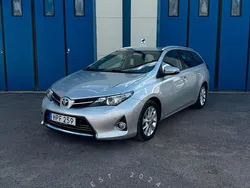 Silver Begagnad 2014 Toyota Auris Touring Sports Executive Kombi | 109 000 kr (Marknadspris)