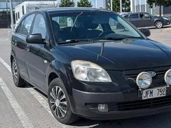 Svart Begagnad 2007 Kia Rio 4 Halvkombi | 18 000 kr (Bra pris)