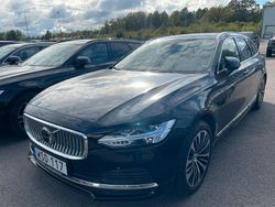Svart (svart metallic) Begagnad 2023 Volvo V90 Core Kombi | 395 000 kr (Marknadspris)