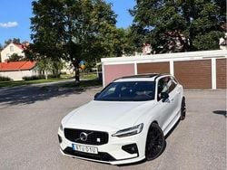 Vit Begagnad 2020 Volvo V60 R-Design Kombi | 379 999 kr (Dyr)