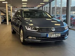 Blå Begagnad 2015 VW Passat Kombi | 159 900 kr (Marknadspris)